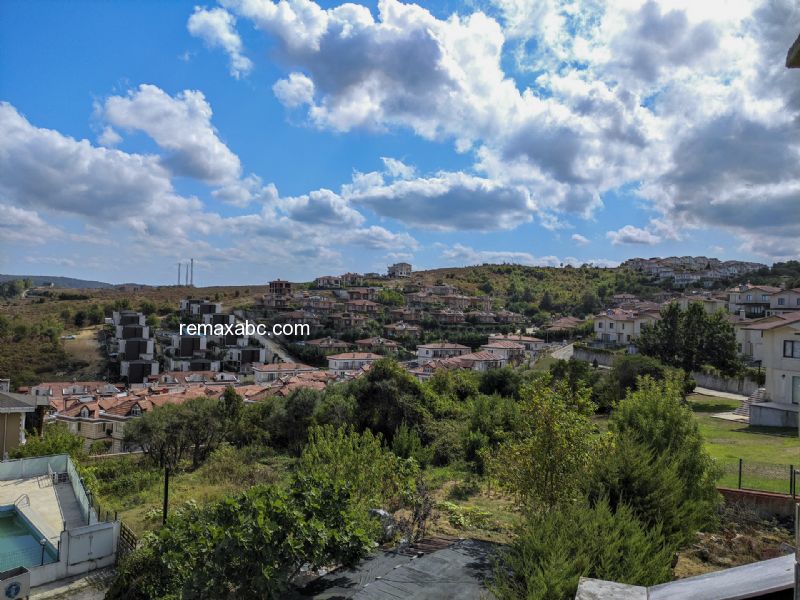 Re/max Abc M.Selçuk Kalay' dan Şile Şelale Konakları 4+2 Satılık Tripleks Villa Şile