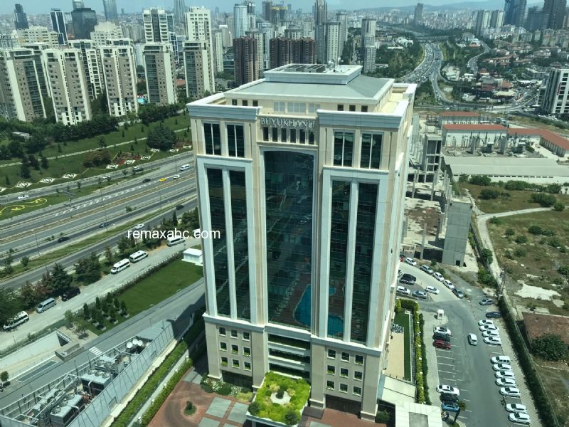 Ataşehir Büyükhanlı Plaza da 198 m2 KDV Avantajlı Kiralık Showroom Ofis