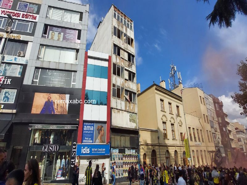 REMAX ABC DEN KADIKÖY KUŞDİLİ CADDESİNDE KOMPLE SATILIK BİNA